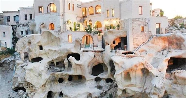 Blue Valley Cave Hotel