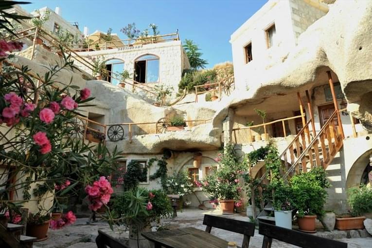 Shoestring Cave House