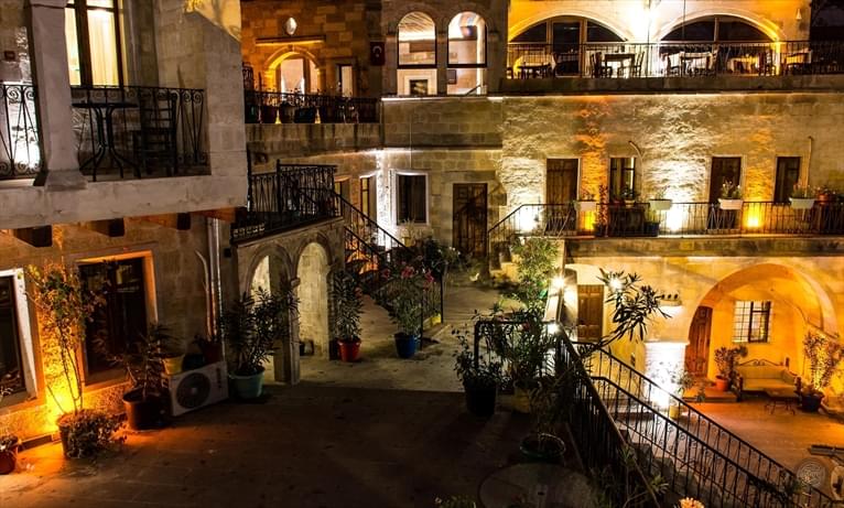 Elegance Cave Suites