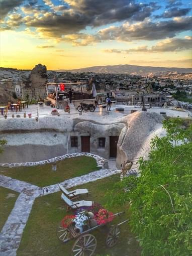 Travellers Cave Hotel