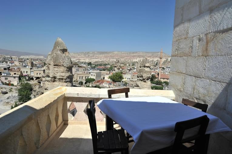 Shoestring Cave House