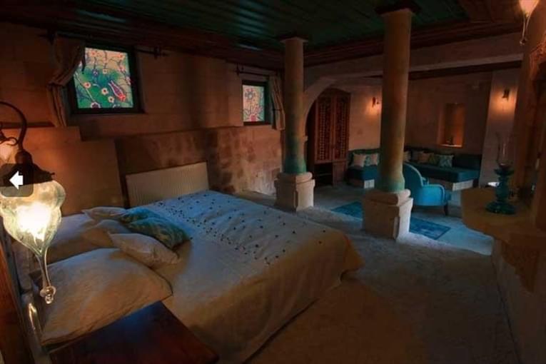 Blue Valley Cave Hotel