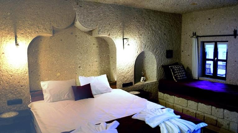 El Puente Cave Hotel