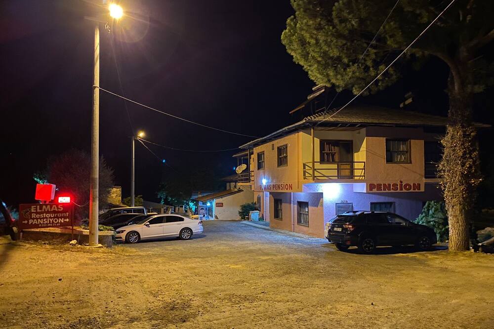 Elmas Pansiyon